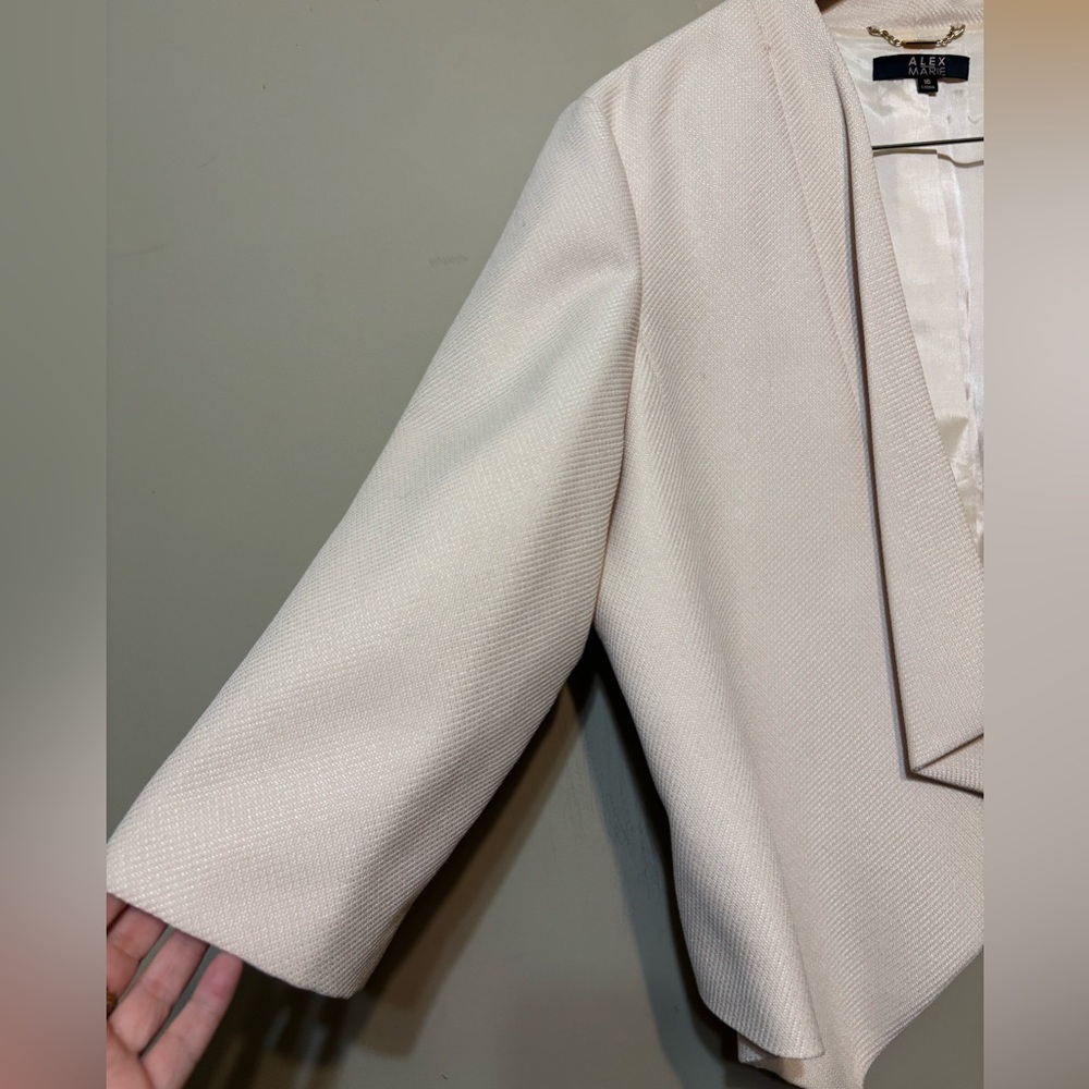 ALEX MARIE Open Front Cropped Blazer - Picture 3 of 7